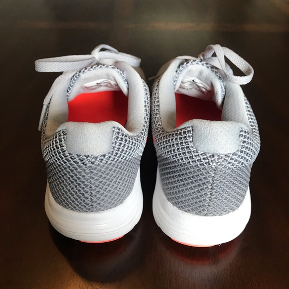 Nike women’s gray and orange tennis shoes size 7 - Picture 4 of 6